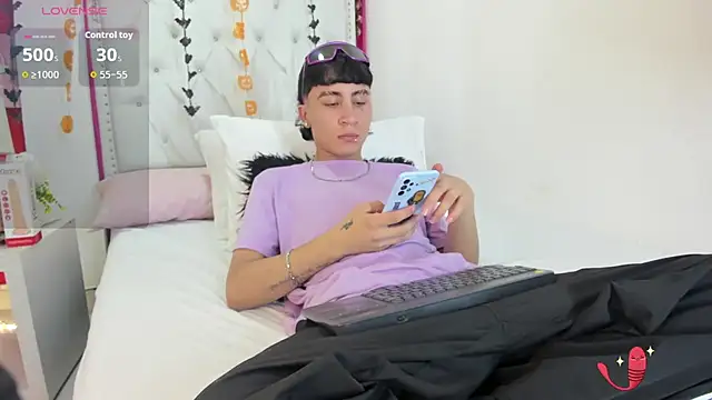 XaanderGrey online show from 10.27.25