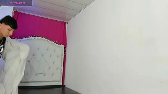 XaanderGrey online show from 11.17.25