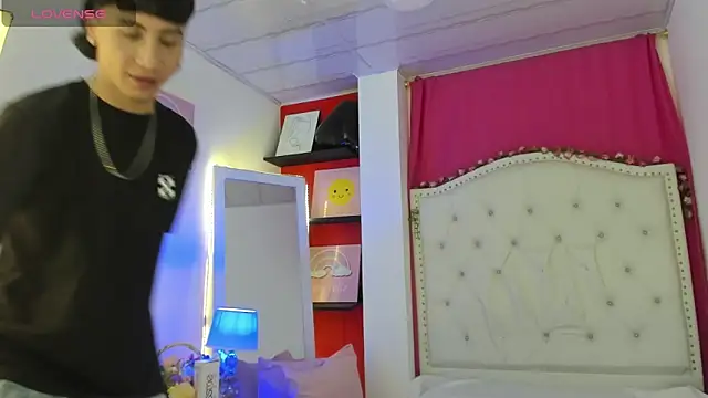 XaanderGrey online show from 11.25.25