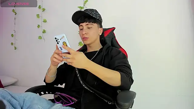 XaanderGrey online show from 12.13.25