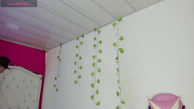 XaanderGrey online show from 12.16.25