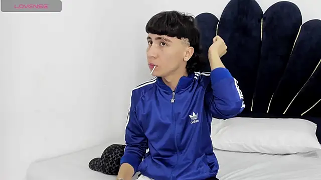 XaanderGrey online show from 12.20.25