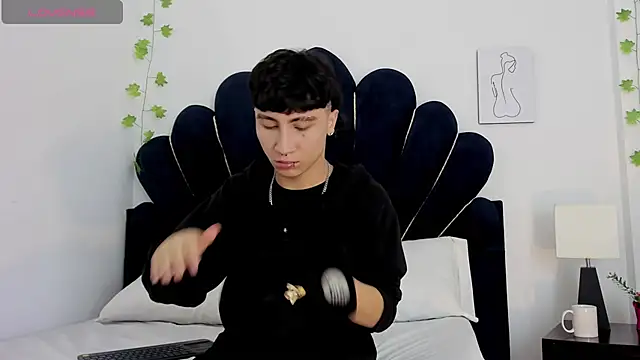 XaanderGrey online show from 12.22.25