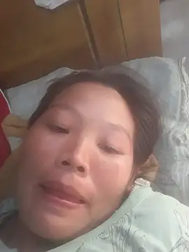 Snapshot of bree-zz chatting on 10.10.25 bree-zz online show from 10.10.25