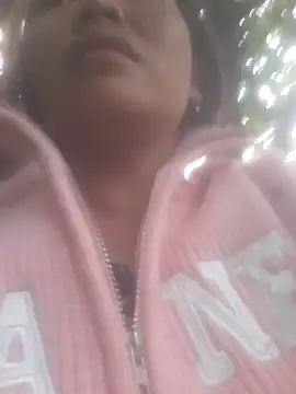 Snapshot of bree-zz chatting on 11.05.25 bree-zz online show from 11.05.25