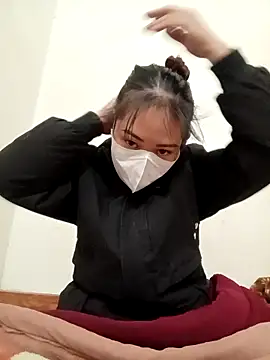 Snapshot of bree-zz chatting on 11.30.25 bree-zz online show from 11.30.25