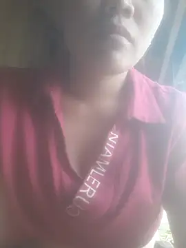 Snapshot of bree-zz chatting on 12.22.25 bree-zz online show from 12.22.25