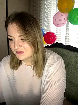Snapshot of AliseShyness chatting on 10.19.25 AliseShyness online show from 10.19.25