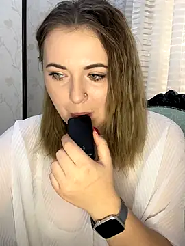 Snapshot of AliseShyness chatting on 10.23.25 AliseShyness online show from 10.23.25