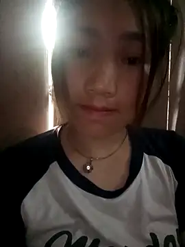 min-xinh online show from 10.21.25