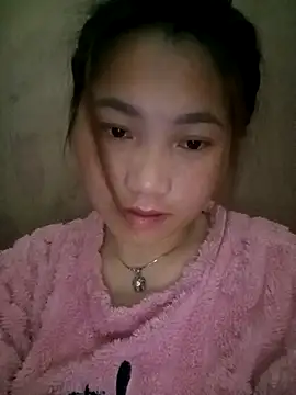 min-xinh online show from 12.17.25