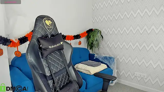 KarinaBroks online show from 10.31.25