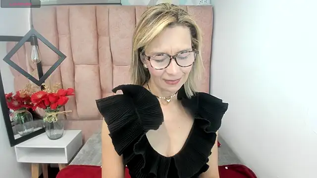 Issa Milf   online show from 06.04.26
