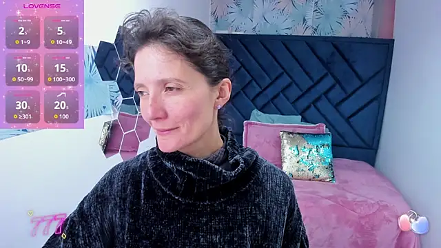 Snapshot of Valery_More__ chatting on 04.25.26 Valery More online show from 04.25.26