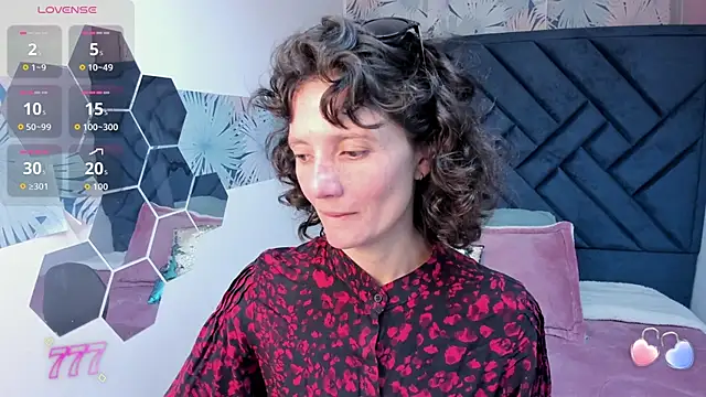 Snapshot of Valery_More__ chatting on 05.20.26 Valery More online show from 05.20.26