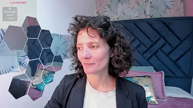 Snapshot of Valery_More__ chatting on 05.22.26 Valery More online show from 05.22.26