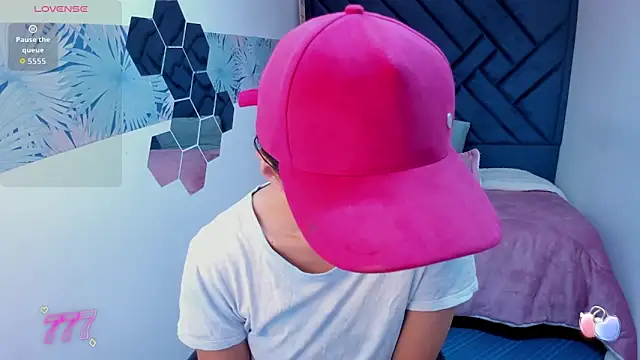 Snapshot of Valery_More__ chatting on 05.30.26 Valery More online show from 05.30.26