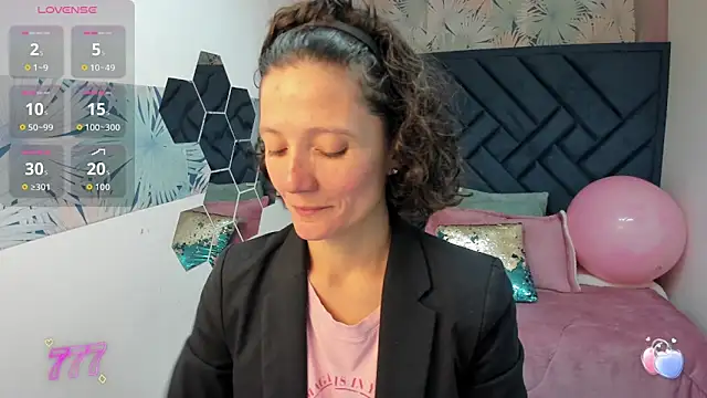 Snapshot of Valery_More__ chatting on 06.10.26 Valery More online show from 06.10.26
