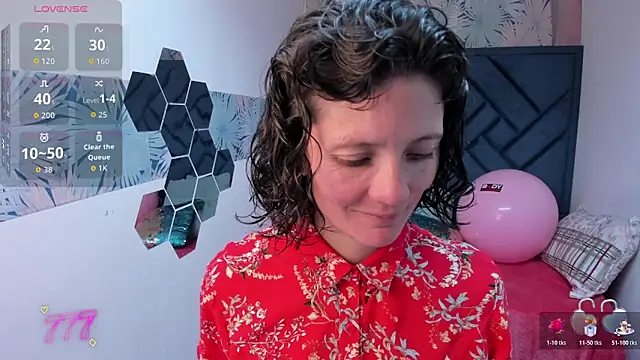 Snapshot of Valery_More__ chatting on 06.11.26 Valery More online show from 06.11.26