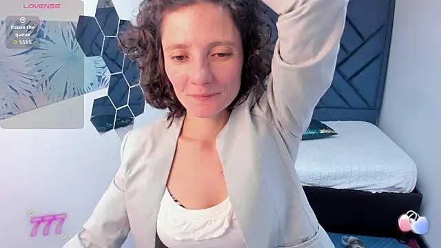 Snapshot of Valery_More__ chatting on 06.17.26 Valery More online show from 06.17.26