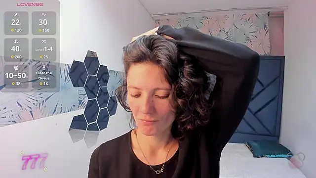 Snapshot of Valery_More__ chatting on 06.18.26 Valery More online show from 06.18.26