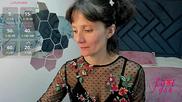Snapshot of Valery_More__ chatting on 07.02.26 Valery More online show from 07.02.26