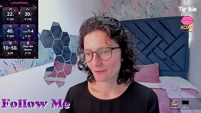 Snapshot of Valery_More__ chatting on 08.04.26 Valery More online show from 08.04.26