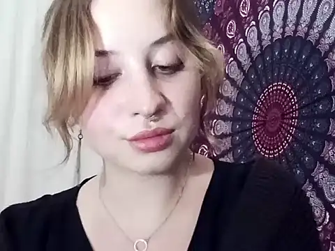 Snapshot of AdalynKiss chatting on 10.17.25 AdalynKiss online show from 10.17.25