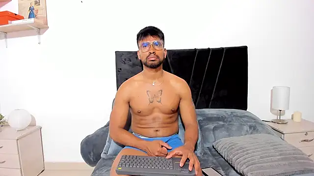 Taylormaccurdy  online show from 02.28.26