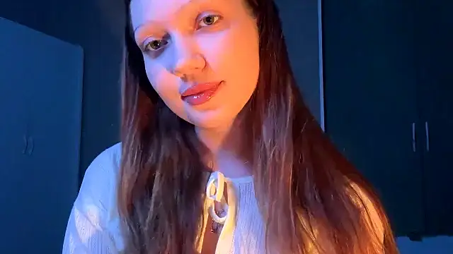 EmiIyKitty online show from 10.06.25