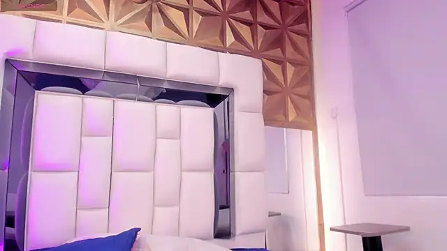 violet milleer online show from 11.11.25