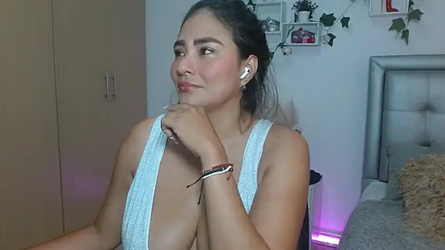 Snapshot of mia_star_2 chatting on 04.15.26 mia star 2 online show from 04.15.26