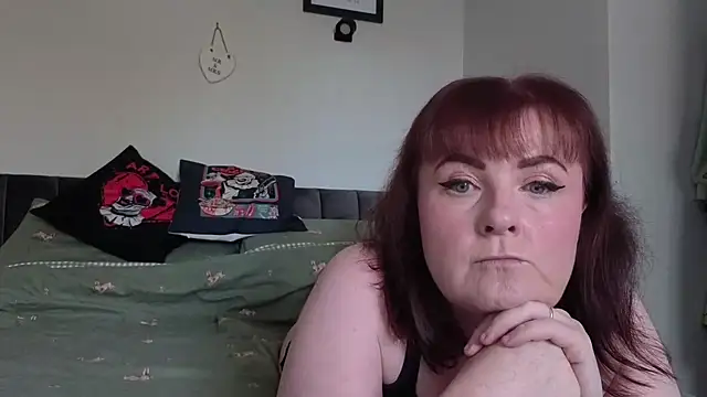 Snapshot of xJuicyLittlePrincessx chatting on 10.23.25 xJuicyLittlePrincessx online show from 10.23.25
