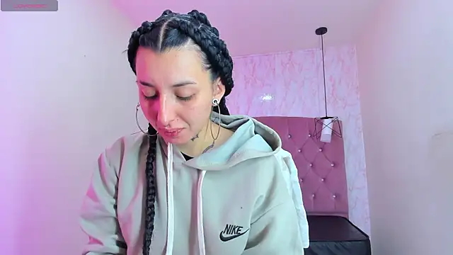 Iris  77 online show from 11.28.25