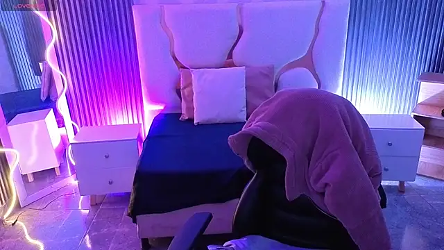 Ixchel tay online show from 04.10.26