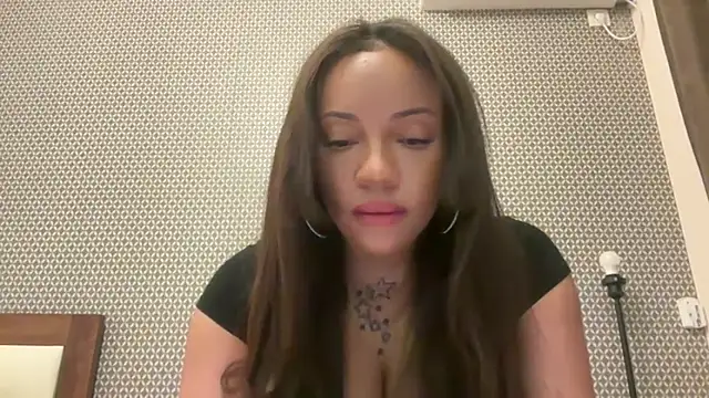 realrockybee1 online show from 11.14.25