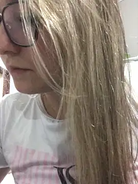 Snapshot of alegata27 chatting on 05.26.26 alegata27 online show from 05.26.26
