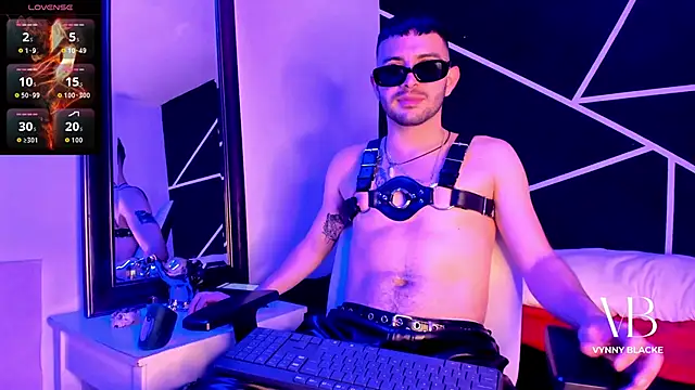 VynnyBlacke  online show from 10.25.25