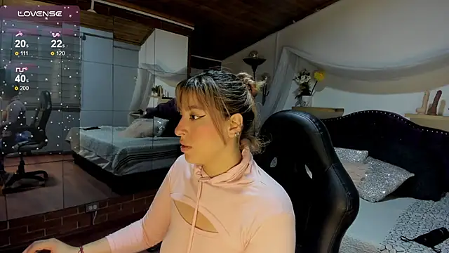 sophialyh 1 online show from 11.26.25