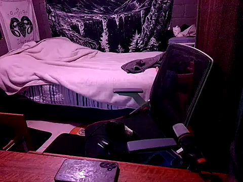 Snapshot of xFuglor3 chatting on 11.09.25 xFuglor3 online show from 11.09.25