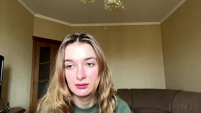 Snapshot of CoraJamerson chatting on 10.11.25 CoraJamerson online show from 10.11.25