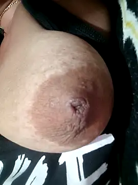 Hotmommax online show from 10.07.25