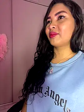 EmilyZuits online show from 11.22.25