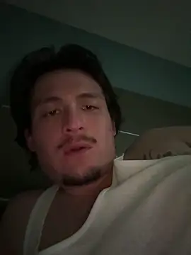 Snapshot of itsthecatchh chatting on 11.04.25 itsthecatchh online show from 11.04.25