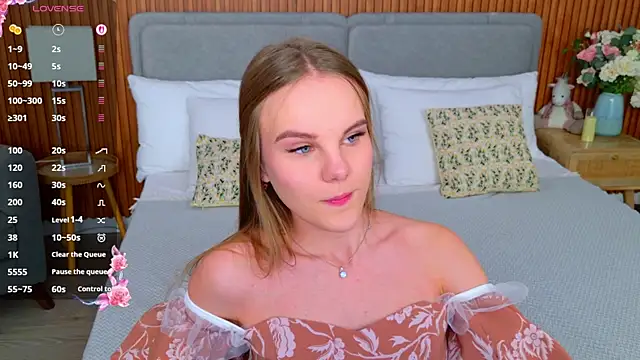 Lili Lohan online show from 11.13.25