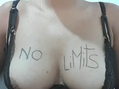 Valentinahot7 online show from 12.16.25