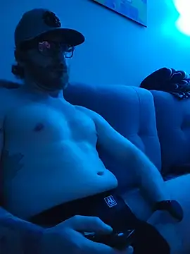 Snapshot of bobbyenglish69 chatting on 10.13.25 bobbyenglish69 online show from 10.13.25