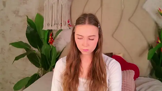 OliviaLay online show from 11.14.25