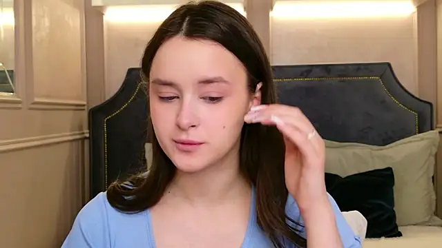 EvaSwen online show from 04.17.26