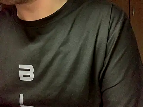 Snapshot of cazzo18cm3 chatting on 11.30.25 cazzo18cm3 online show from 11.30.25